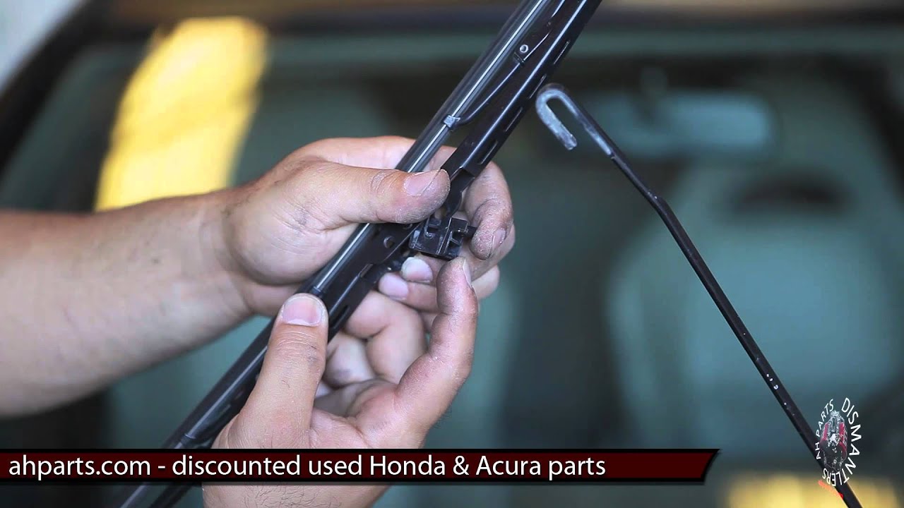 How to change windshield wipers on 2005 honda accord #7