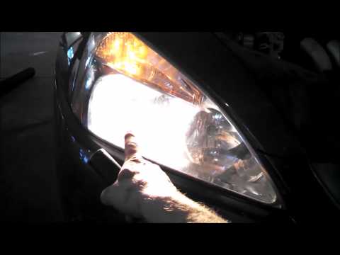 Changing headlight bulb honda civic 2006