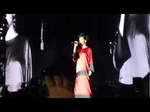 Coldplay (Feat. Rihanna) - Princess of China *2 - Live @ Stade de France le 02 09 2012