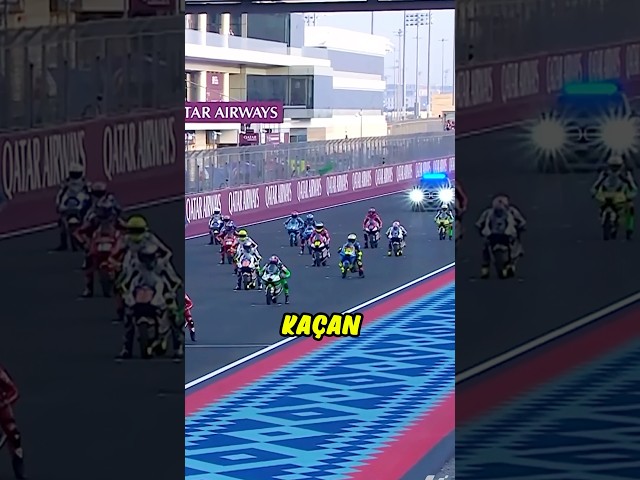 Diğer Motorcuların Dikkatini Dağıtan Adam 🏁😳