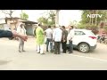Lok Sabha Polls: Mathura में Hema Malini के खिलाफ खड़े Mukesh Dhangar को क्यों चलना पड़ रहा नंगे पैर?  - 03:06 min - News - Video