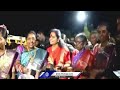 Kalvakuntla Kavitha Bathukamma Dance Along with women In Chintamadaka | V6 News  - 04:14 min - News - Video