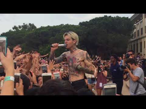 The Neighbourhood- Sweater Weather LIVE @ Fallapalooza