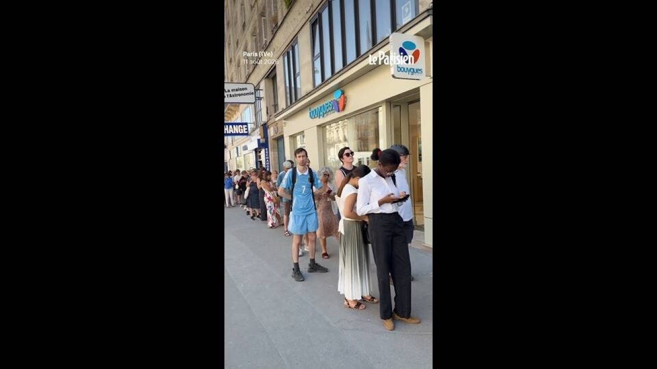 Éclipse du 12 août : ils font deux heures de queue pour des lunettes à Paris