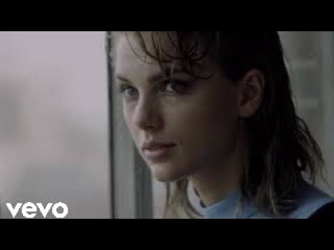 Taylor Swift - tolerate it (Music Video)