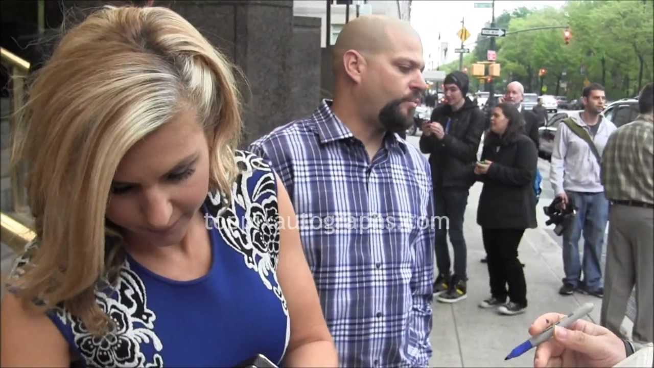 Jarrod Schulz And Brandi Passante Signing Autographs At Their Nyc Hotel Youtube 0679