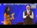 PM Modi Presents Heritage Fashion Icon Award to Jahnvi Singh | National Creators Award | News9  - 01:00 min - News - Video
