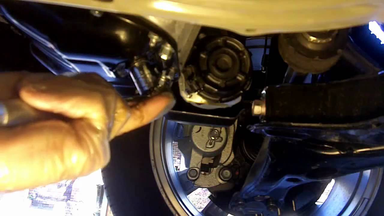 how to change the oil in the toyota matrix #3