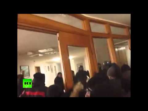 Протестующие захватили здание администрации Ивано-Франковской области Украины