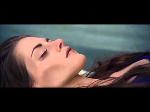53. Amanecer 1 - Bella despierta como vampiro