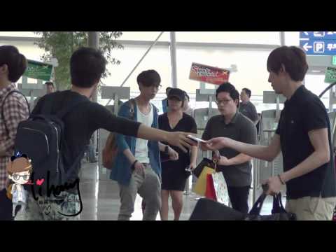 120527 Fancam EXO-M at the Incheon Airport (Lay-focused)