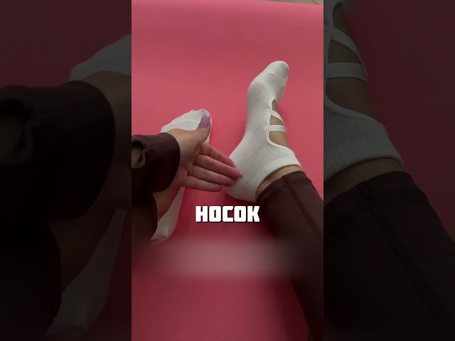 ПЕРЕПУТАЛА ДЫРКИ В НОСКАХ