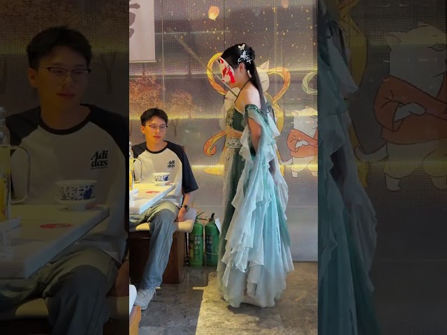 मेरे भाई की मुस्कान बहुत प्यारी है丨小哥哥笑得真甜啊 #猫猫小可爱#汉服#二次元