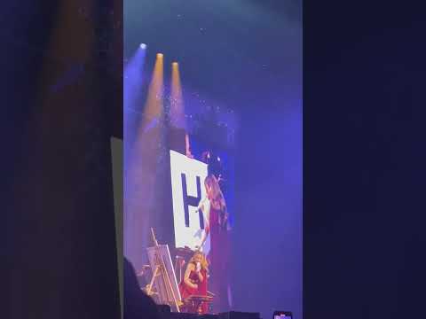 Bei jedem Konzert verrät  sie einen Buchstaben von🤭#aylivakonzert #ayliva #viral
