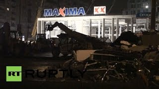 При обрушении торгового центра в Риге погибли 25 человек