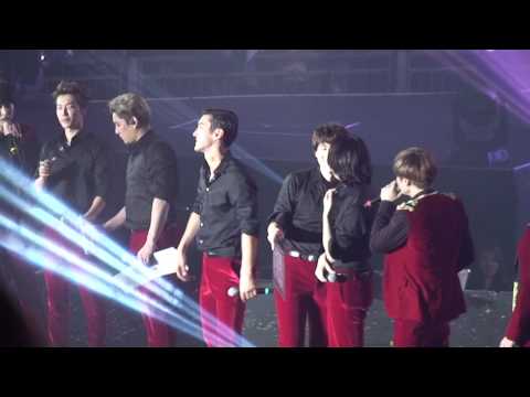141108 SS6 HK Kyuhyun accidentally hitting Siwon