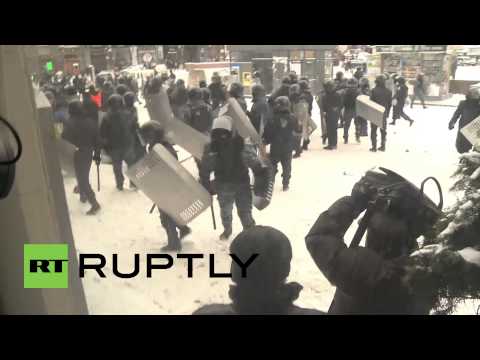 Press seek shelter amid riot violence in Kiev
