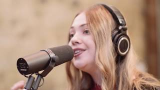 Lauran Hibberd - Hunny Is This What Adults Do? (Live @ Chale Abbey Studios)