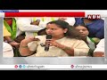 కొత్త లుక్ తో ప్రెస్ మీట్ కి వచ్చిన కవిత.. ఆ ఉంగరాల సీక్రెట్ ఏంటి.? | Kavitha New Look In Press Meet  - 02:40 min - News - Video