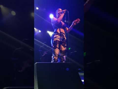 Jorja Smith Live - Something In The Way