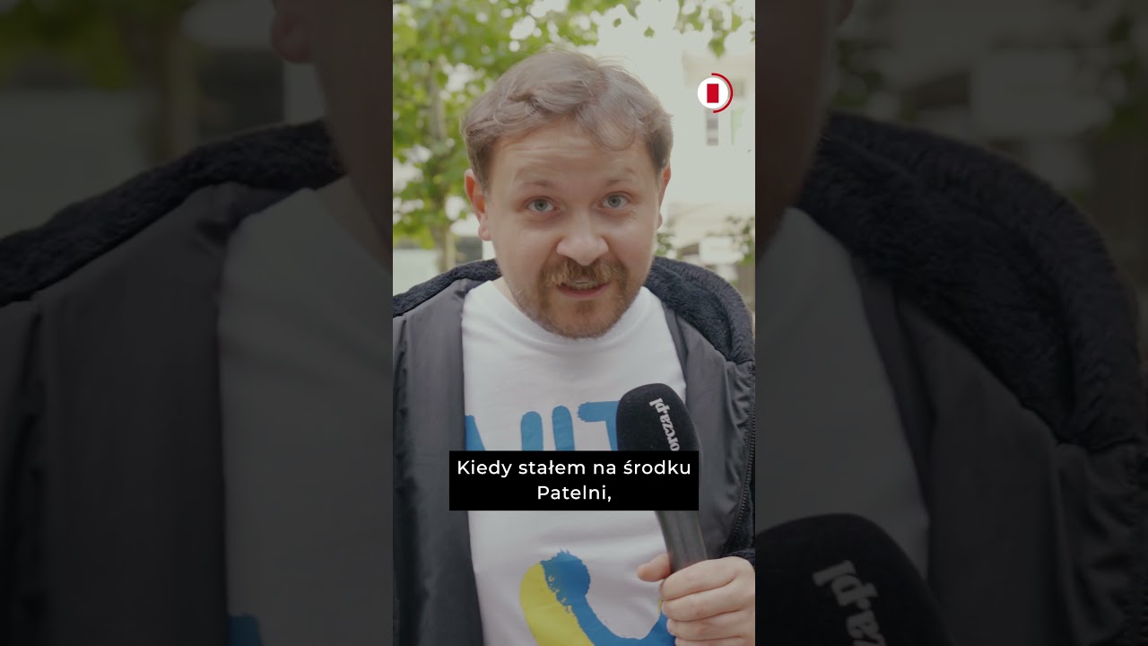 Zakładam proukraińską koszulkę w środku Warszawy