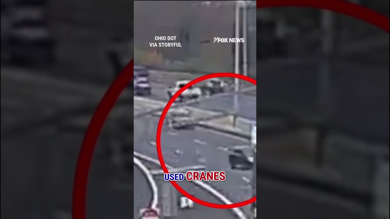 SCARY SCENE: Truck COLLIDES with overhead highway sign #shorts #foxnews #us #news