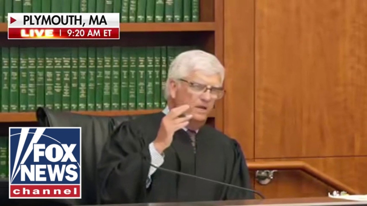 FIREWORKS as Lindsay Clancy judge SPARS with defense attorney
