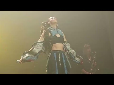 Nina Chuba - Freitag (Live) (The Hall, Zurich Switzerland, 04/05/2024)