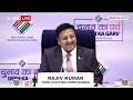 EC On EVM: ईवीएम पर सवाल उठाने वालों को CEC Rajiv Kumar का करारा जवाब | 2024 Election Date Announced  - 00:00 min - News - Video