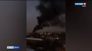 Крупный пожар случился сегодня рано утром в центре Омска