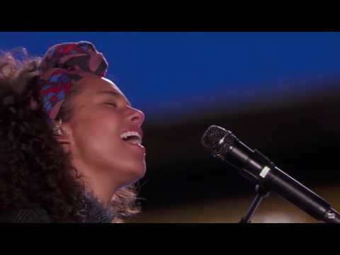 If I Ain't Got You /  Gravity - Alicia Keys ft. John Mayer  (New York Time Square)