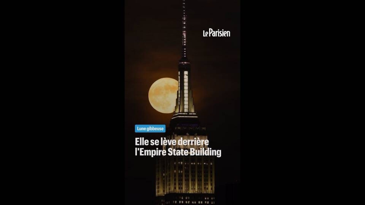 La Lune se dresse derrière l'Empire State Building