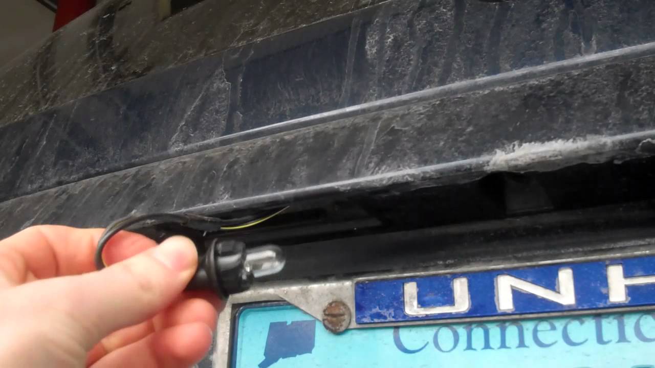 How to replace license plate light bulb jeep grand cherokee #1