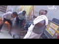 Bittu Bajrangi का Nuh हिंसा के बाद दबंगई का Video Viral, युवक पर बरसाए डंडे, देखता रहा पुलिसवाला - 02:28 min - News - Video