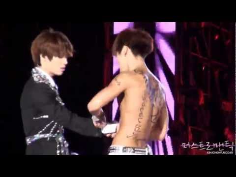Jonghyun & Taemin (SHINee) INTERNET WAR Live at SMT Seoul