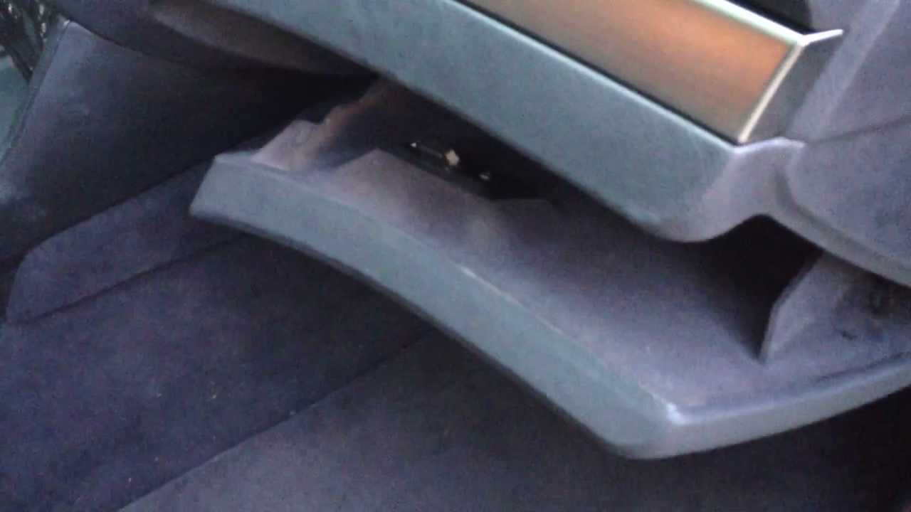 Replace glove compartment panel bmw #4
