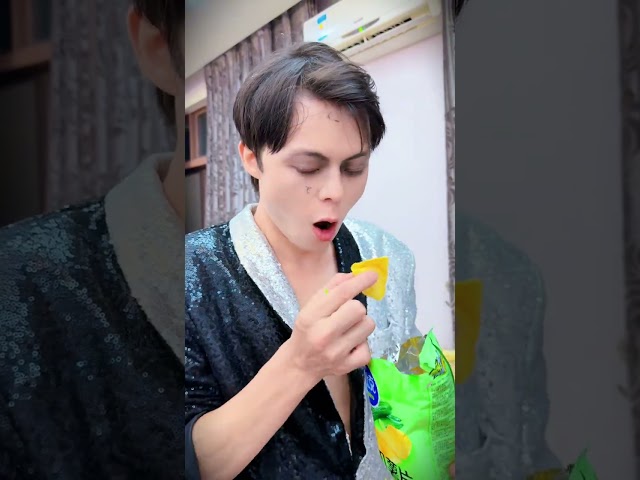 小丑偷吃天使的零食 #小丑 #天使 #shorts