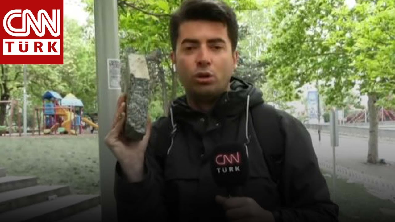 CNN TÜRK Muhabiri Emrah Çakmak Polise Atılan Taşları Canlı Yayında Gösterdi!