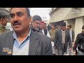 Akhilesh Yadav Pays Condolence Visit to Poet Munawwar Ranas Residence in Lucknow | News9  - 01:05 min - News - Video