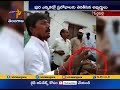 Telangana: Contestant distributes money to voters, caught on camera