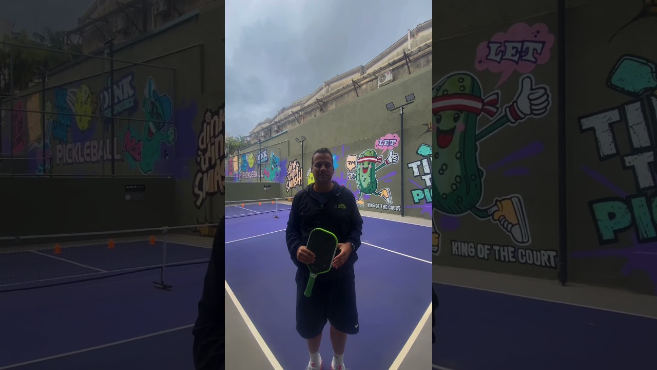 Dica simples e eficaz para melhorar o direcionamento do saque durante uma partida de Pickleball.