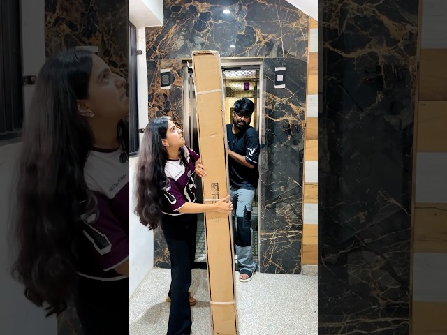 Lift mein itna bada tv kaise ayega ? 😱 #priyalkukreja #shorts #ytshorts