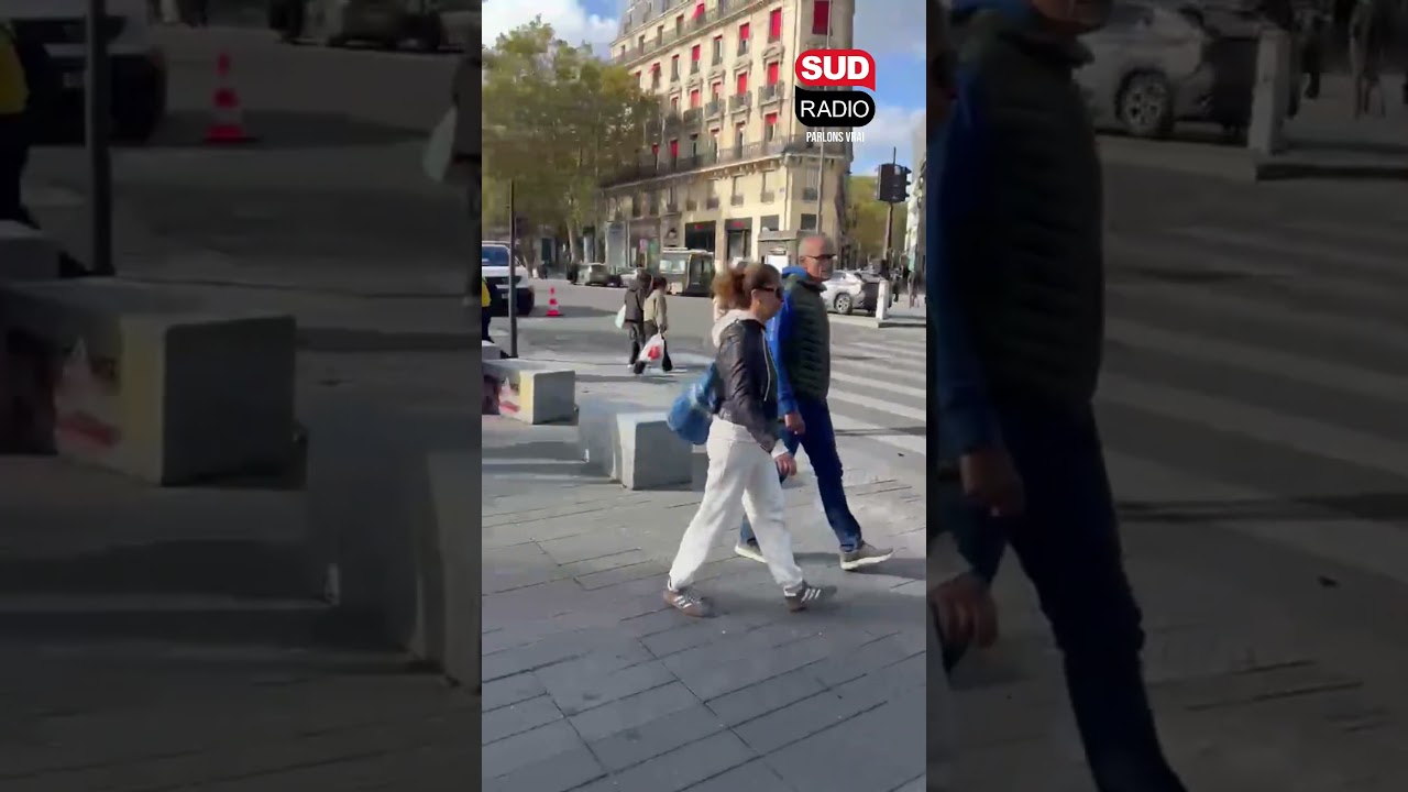 Paysage de désolation Place de la République au lendemain du 17 octobre