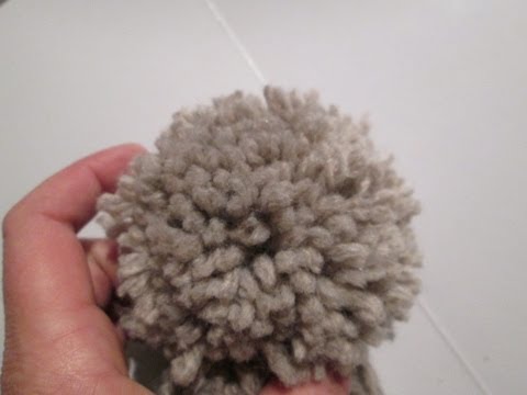 apprendre a tricoter avec laine pompon