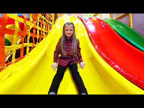 🎢 Ярослава в центре развлечений! Весёлая прогулка и крутые аттракционы 🤩🎈#kidsplay #playground
