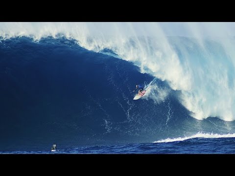 Jaws Lights Up With Another Mega Swell - Filmers @ Large