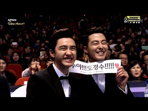 141119 괜.사팀 수상(인기스타상 이광수)때 경수