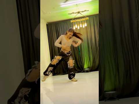 Palangiya hilabebala chahi 🛏️… #bhojpuri #dance #foryou #viralvideo #youtubeshorts #ytshorts ✅