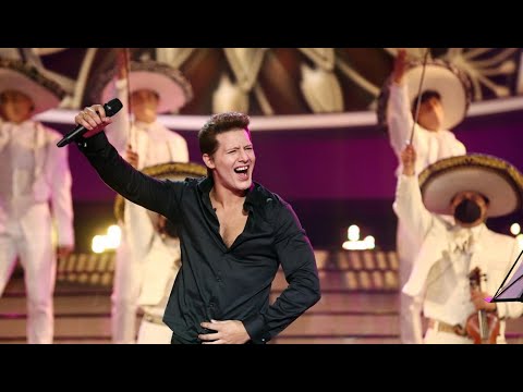 Jorge González imita a Luis Miguel en ‘La Bikina’ – Tu Cara Me Suena