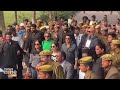 Sachin Tendulkar Visits Taj Mahal with Wife Anjali, Delights Fans with Photos | News9  - 01:05 min - News - Video